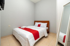 RedDoorz near RS Sari Asih Cipondoh